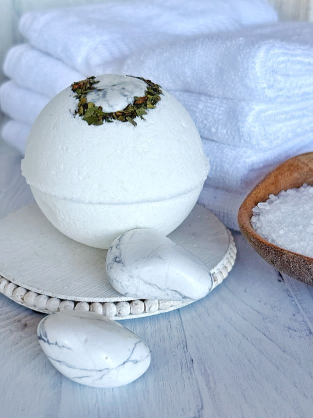 Howlite & Peppermint Bath Bomb