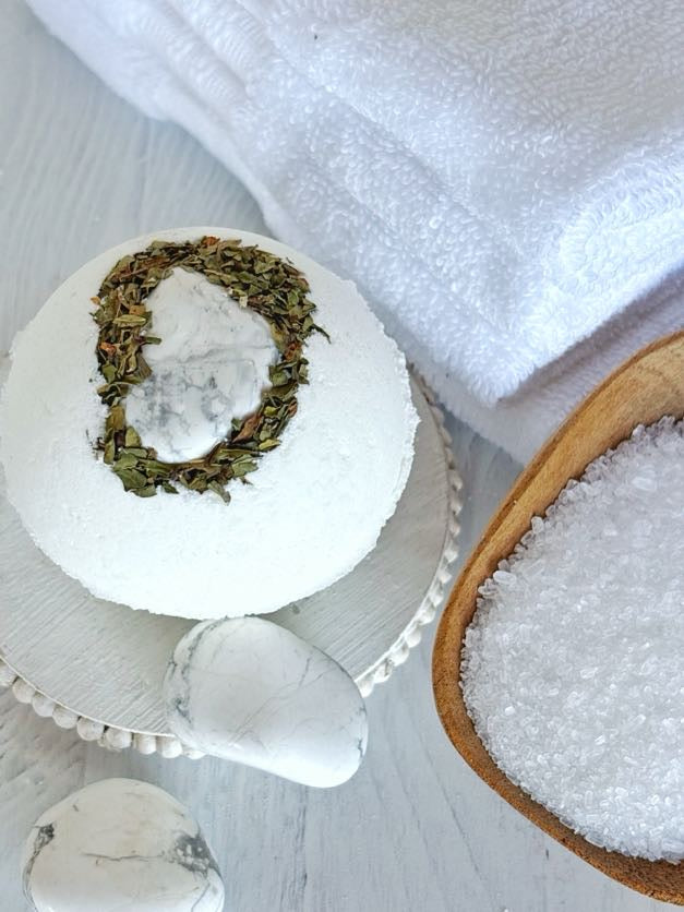 Howlite & Peppermint Bath Bomb