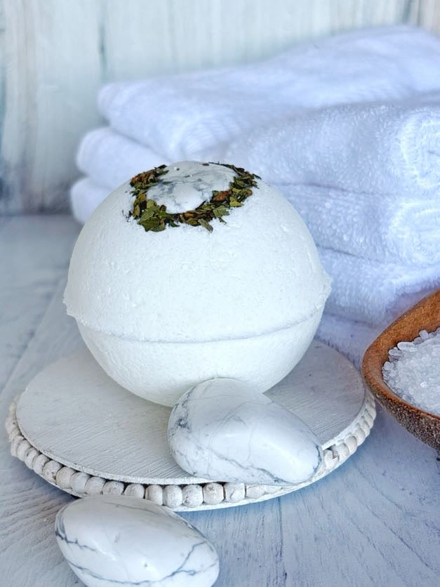 Howlite & Peppermint Bath Bomb