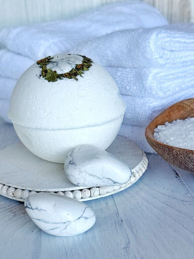 Howlite & Peppermint Bath Bomb