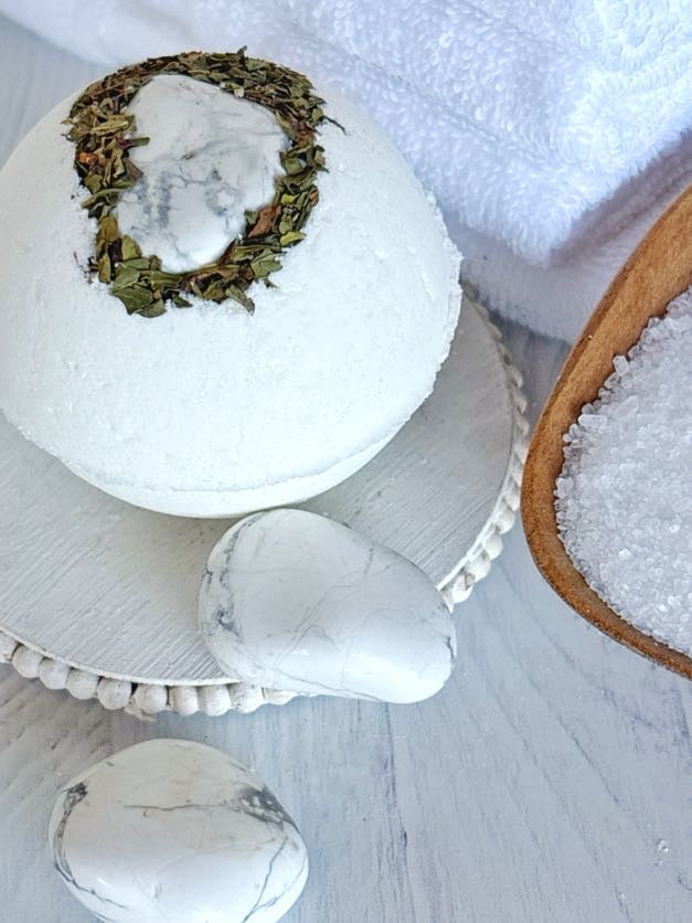 Howlite & Peppermint Bath Bomb