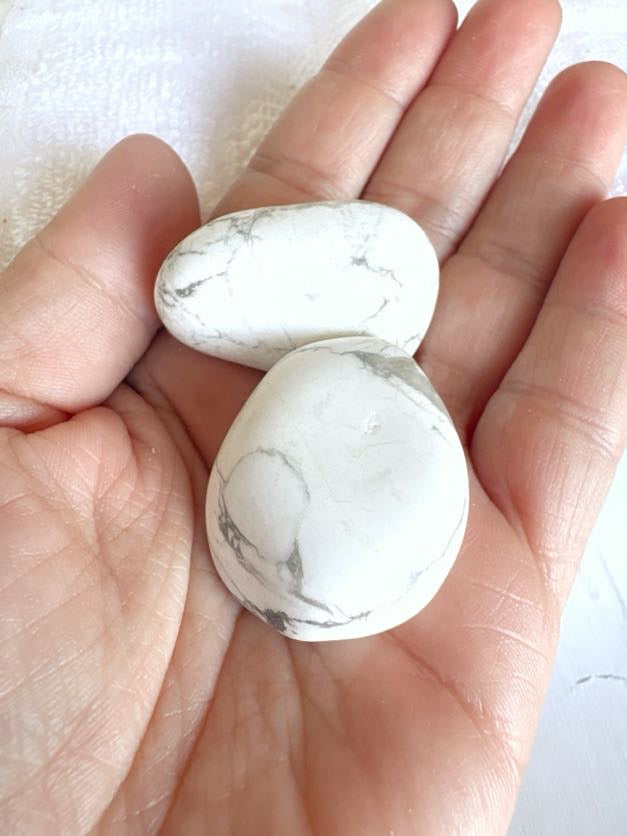 Howlite & Peppermint Bath Bomb